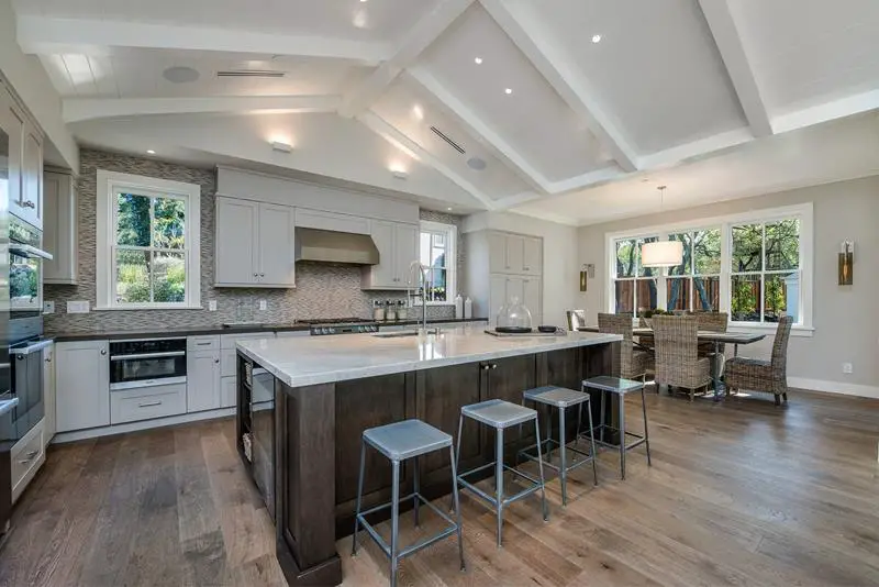 35 Kitchens With Vaulted Ceilings Photo Gallery