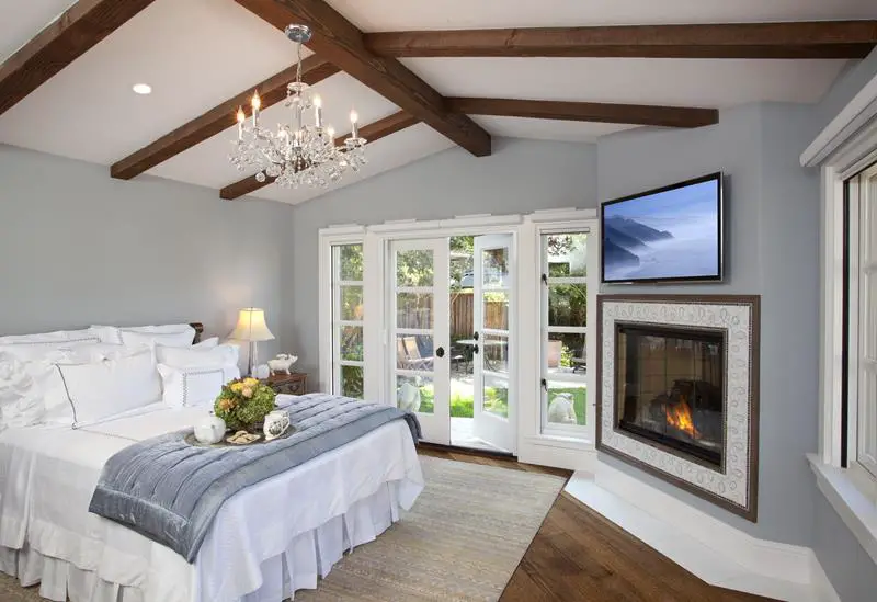 Comfortable Luxurious Bedroom