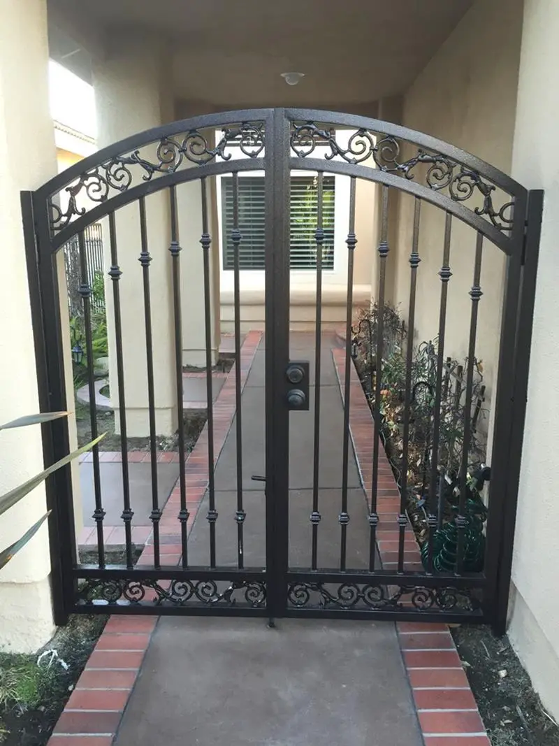 Simple Walkway Iron Fence