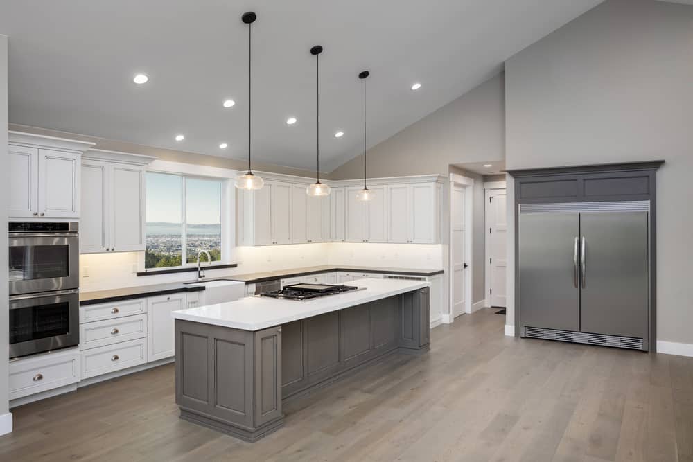 Beautiful spacious contemporary kitchen