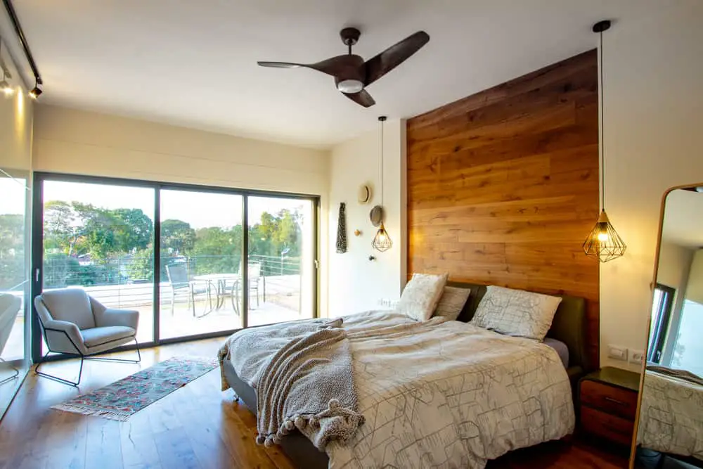 master bedroom with ceiling fan