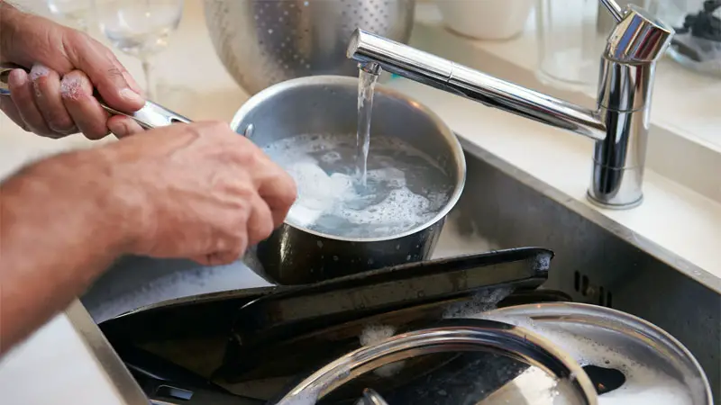 cleaning stainless steel pan