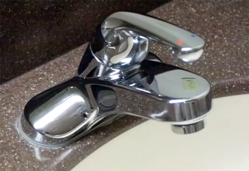 one handle faucet