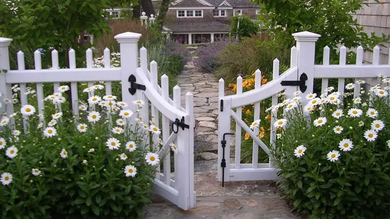 white picket fence ideas